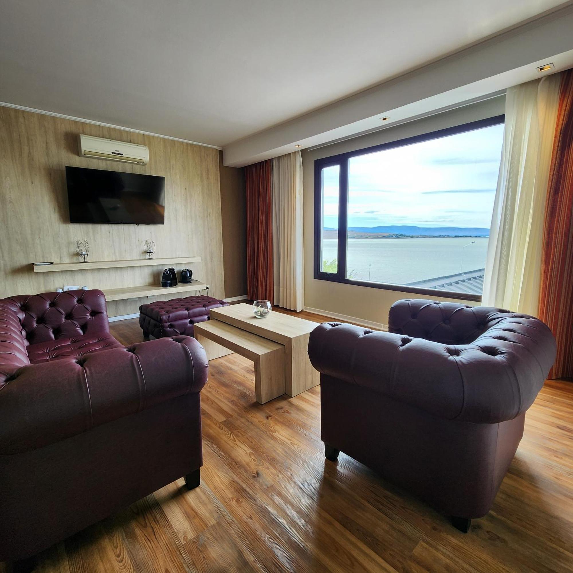 Xelena Hotel & Suites Эль-Калафате Экстерьер фото